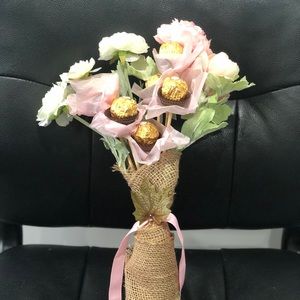 Flower bouquet with choclate